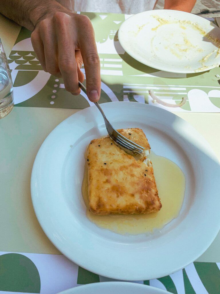 Greecepride's tweet photo. Fried feta and honey at Gialos on Milos, Greece #fetaday #internationalfetaday https://t.co/McNcjYL0Gn