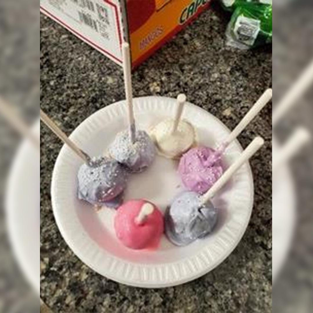MercyHome's tweet image. Some of our young women made cake pops. They look delicious! #cakepops #futurebaker