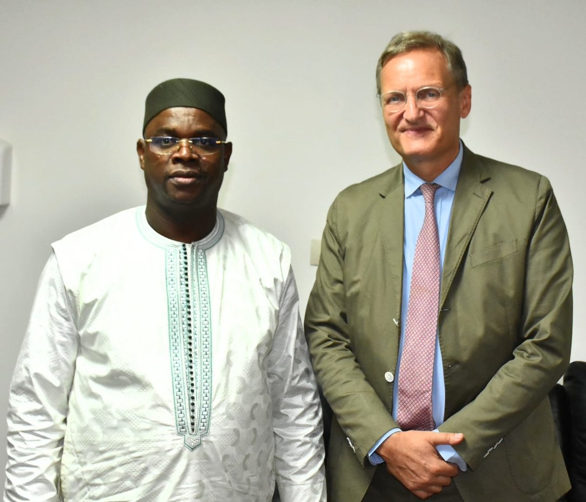 MuhFaso's tweet photo. Le ministre de l’urbanisme, des affaires foncières et de l’habitat, Boukary SAVADOGO, a reçu en audience à son cabinet, ce vendredi 10 juin 2022,  le Chef de la Délégation de l’Union Européenne (UE) au Burkina Faso, SEM Wolfram VETTER.

 https://t.co/fygmZsX5lB https://t.co/lXsb5M6o3G