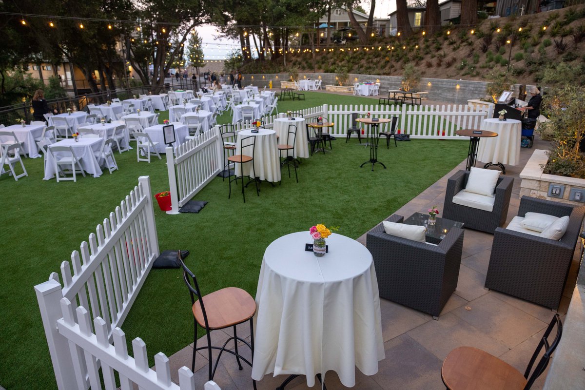 Heads up @wellsfargo customers! Stop by the Wells Fargo Customer Lounge, located in Adele’s Garden, before the show for a complimentary bottle of water / snack at tonight's show (while supplies last).

Learn more about Wells Fargo exclusive customer benefits in our bio!