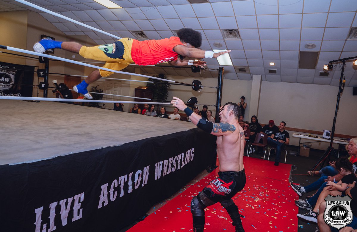 LayinTheLAWDown's tweet photo. #IzzyJames seemed to defeat #StevieHendrix, then the unthinkable...#TheInsidious #SidMars appeared (and semmingly outta nowhere) busted him over the back with some chairshots, as the #Afroman came to &amp; is still #LAW Champ! #LayinTheLAWDown #LAWNextFriday #LAWKaty
📸@thechadcooper https://t.co/Ucvu3VSphF