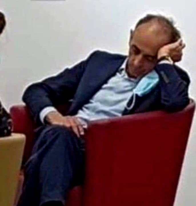 BotFille's tweet photo. Je suis persuadée que @ZemmourEric a compris.  Tellement brutal dans ses propos d'une violence inégalé,son coup de force qui est identique à un coup d'état à https://t.co/Lxj6z7wN9H doit maintenant retourner d'où il vient.A seulement 6 mois ,il est kO ! https://t.co/LfHAEOpcnD