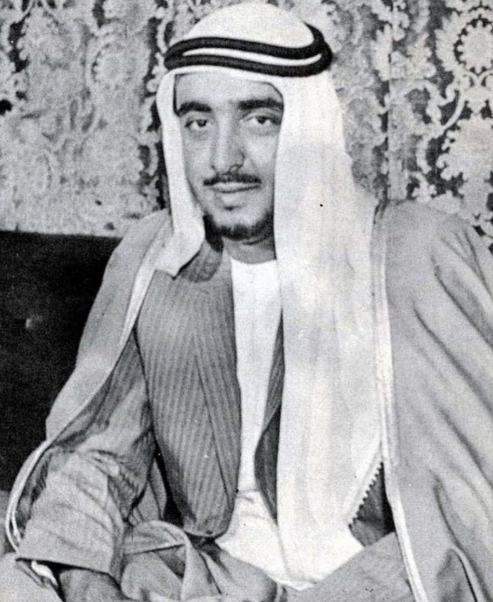 EmiratesPoems's tweet photo. مر شهر.. ويا مُرّ الشهر https://t.co/ypg10ay9Qa
