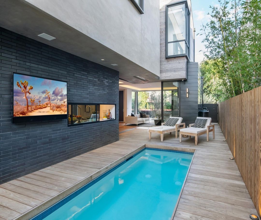 Outdoor living - it's what we waited all winter for,

Check out this dreamy build in Venice, CA. Beautiful Arbor Wood decking, a private pool and jacuzzi, and a weatherproof Séura Shade Series Outdoor TV and Soundbar for watching poolside.