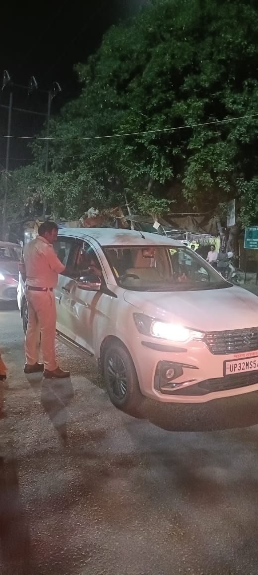 east_dcp's tweet photo. #CPLucknow @dhrubathakur के मार्गदर्शन में #DCPEast @AmitKAnandIPS के निर्देशन में #DrunkDriving के विरुद्ध कार्यवाही करते East Zone के सभी थानों में महत्वपूर्ण चौराहे और स्थानों पर चेकिंग की गई।
#UPPolice
#LucknowPolice https://t.co/ZxLeYbMO55