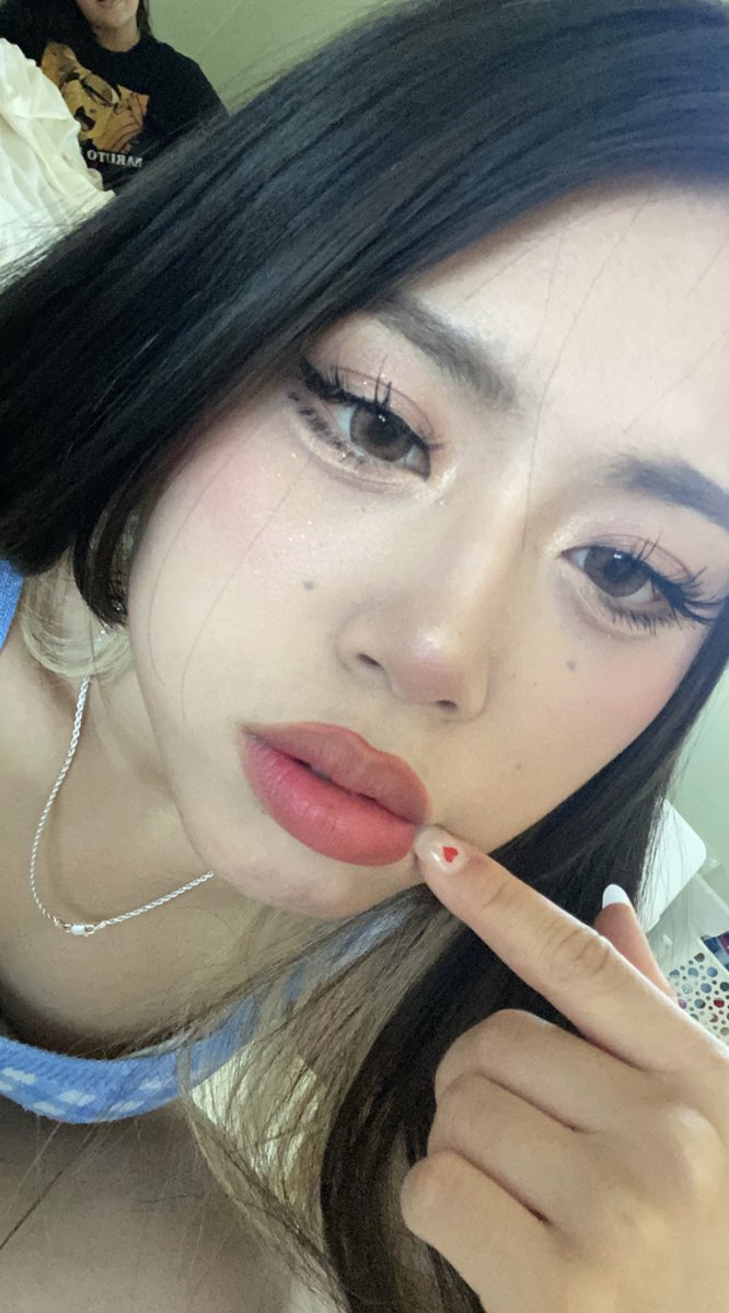 abgdinh's tweet photo. my makeup was popping idc https://t.co/BnNodrMUfy