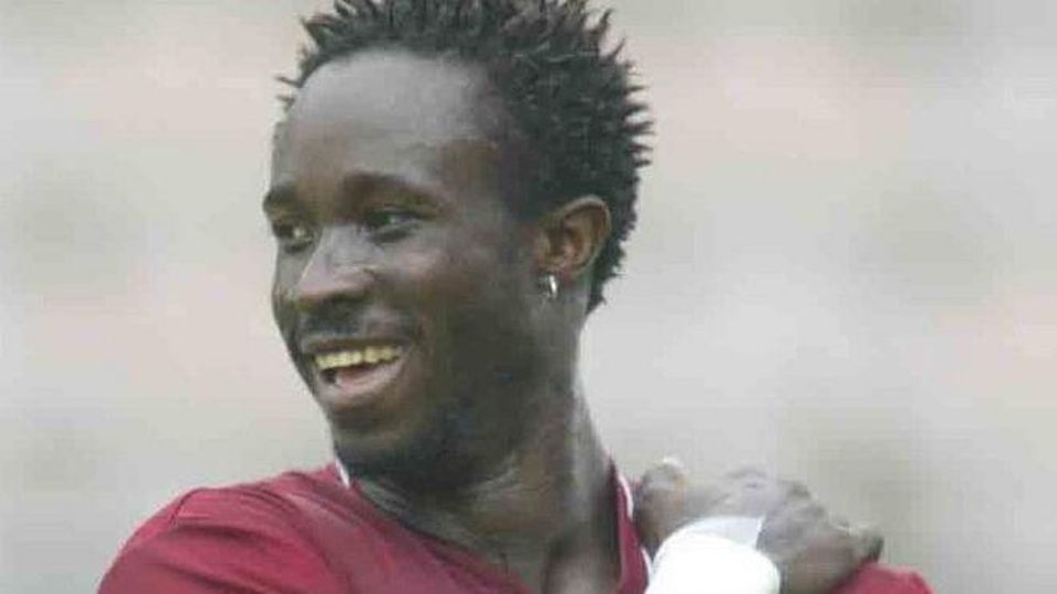 pallonatefaccia's tweet photo. È morto questa mattina a Palermo Akeem #Omolade, calciatore nigeriano 39enne che ha girato tutta Italia, e che all'inizio degli anni Duemila divenne un simbolo della lotta al razzismo nel calcio.
👇 https://t.co/PlYlzWDWDf
