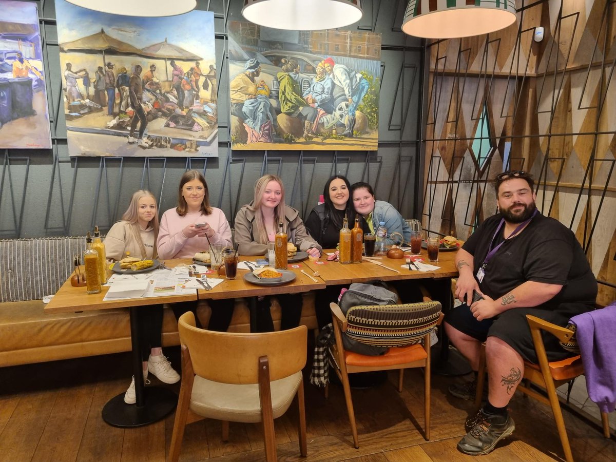 Cheeky nandos with the girls <a href="/ysortit/">Y sort it</a> and @MicYsortit 😁🐣