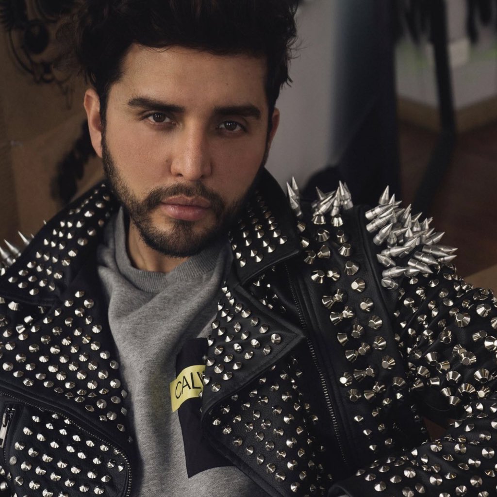 smithlili143's tweet photo. #JonathanMorales, stylist at the music video of '#LALISA', reveals that more opportunities for work has come his way since working with #BLACKPINK’s Lisa.

"Asia Media started contacting me, #Netflix China asked for clothes, #VogueThailand too and many more. I’m very grateful." https://t.co/0jd5PFEMqs