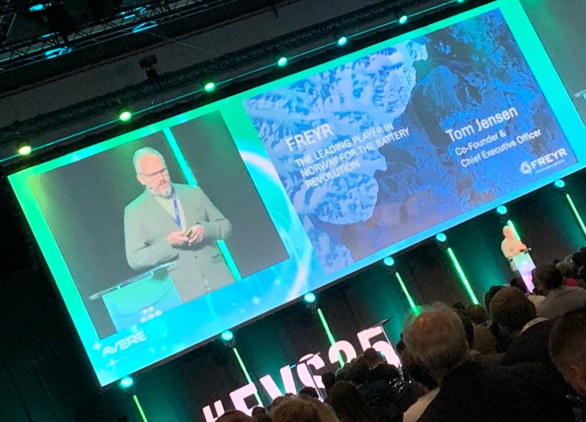 #EVS35 Sobre baterías:
CEO de #Beyonder reafirmó la utilidad de las baterías como soluciones de almacenamiento de energía.
CEO de @FREYRBattery se refirió a baterías limpias: son parte del proceso en la generación de energía renovable, una gran oportunidad de inversión y negocio.