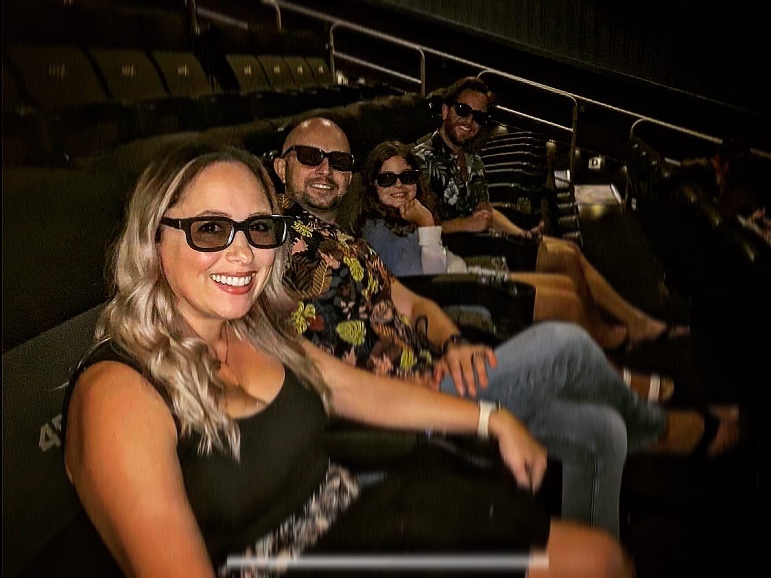 agorgz's tweet photo. These dino experts give #jurassicworlddominion two claws up!! A satisfying and respectful farewell to the #jurassicera . Thank you and bravo @colintrevorrow !! https://t.co/s66RgxcPpO