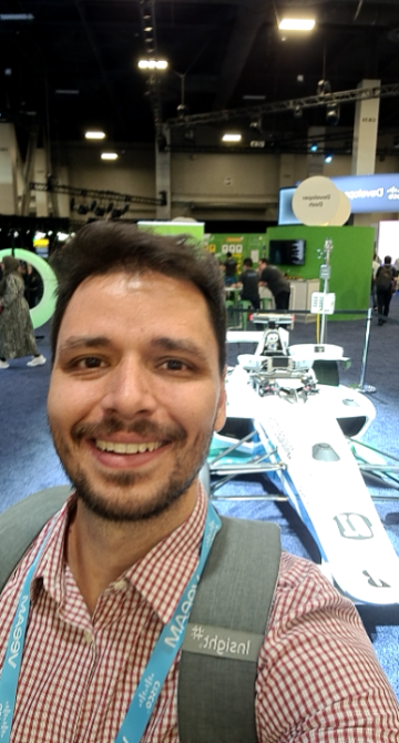 acossatisb's tweet photo. It's amazing to see a full autonomous racecar here in #CiscoLive https://t.co/xP6AZxlf5N
