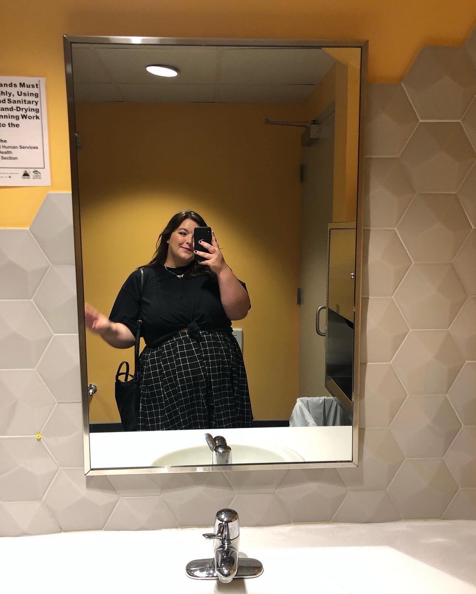 CorynnesCorner's tweet photo. hello loves!!

I stay thinking about reopening this lil shop but all my ideas are currently bigger than what I can do (skill and tool wise lol) . . . but it will have to be 

for now here’s a photo of me that I like :) https://t.co/3B66COw1Ro