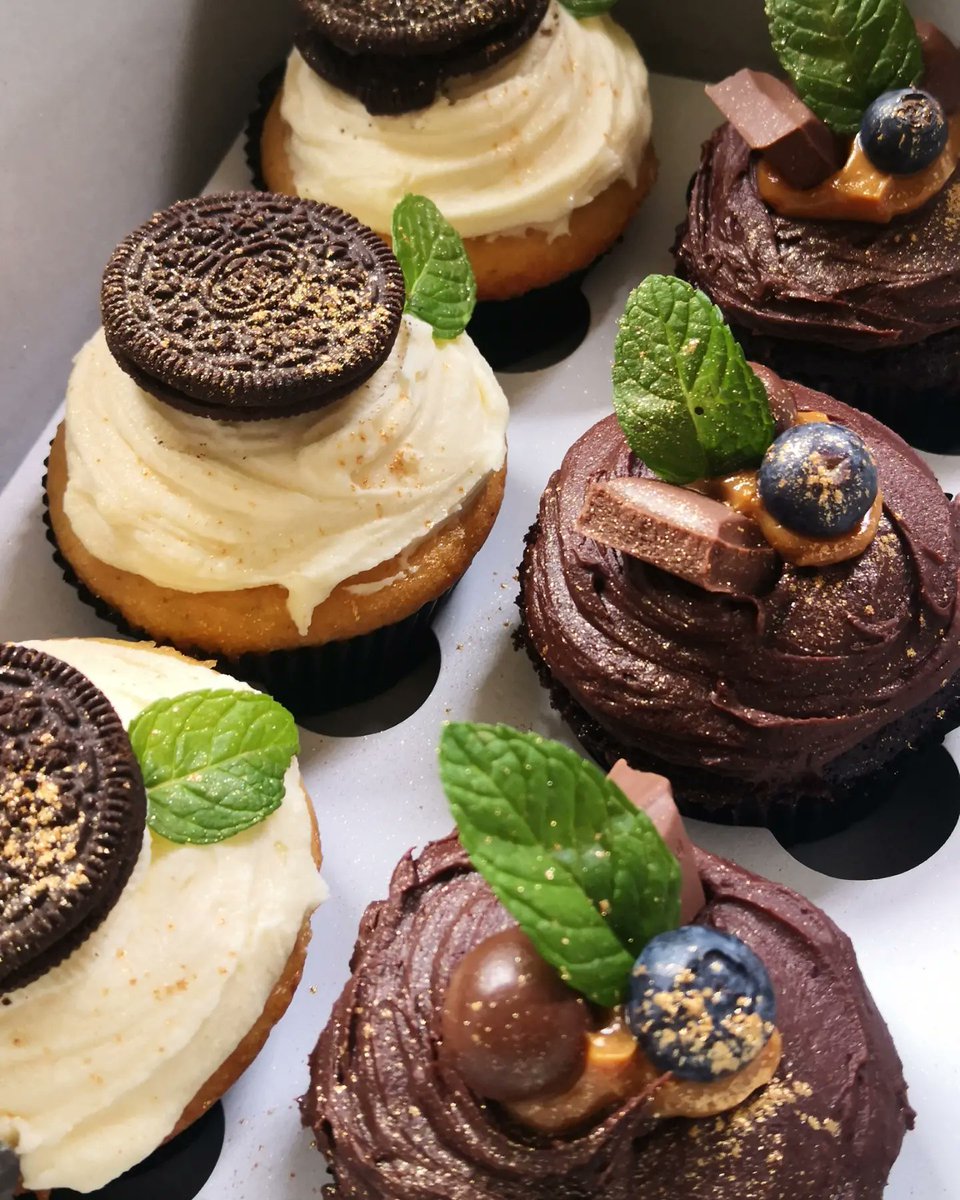 DebbieStarB's tweet image. Melt your dad's heart this #FathersDay with some sweet treats. Order a variety box of 12 cupcakes for R250 💕 #dmtoorder #somethingdelicious #supportsmallbusiness #CapeTown
