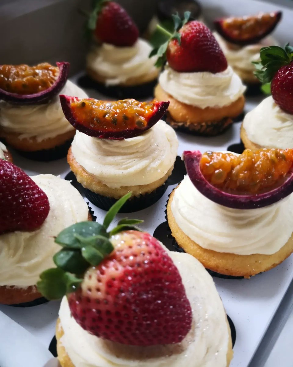 DebbieStarB's tweet image. Melt your dad's heart this #FathersDay with some sweet treats. Order a variety box of 12 cupcakes for R250 💕 #dmtoorder #somethingdelicious #supportsmallbusiness #CapeTown