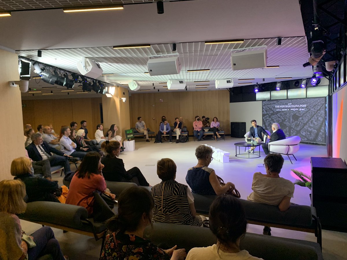 jaumecollboni's tweet photo. A la #CasaSeat @tuSEAT de BCN escoltant les interessants reflexions del periodista i amic @toniaira i del publicista #LluísBassat. Dos grans coneixedors de les potencialitats i els reptes que té BCN per ser una gran capital del Mediterrani. La #MarcaBCN és imbatible! https://t.co/iCpLCSDCZ2