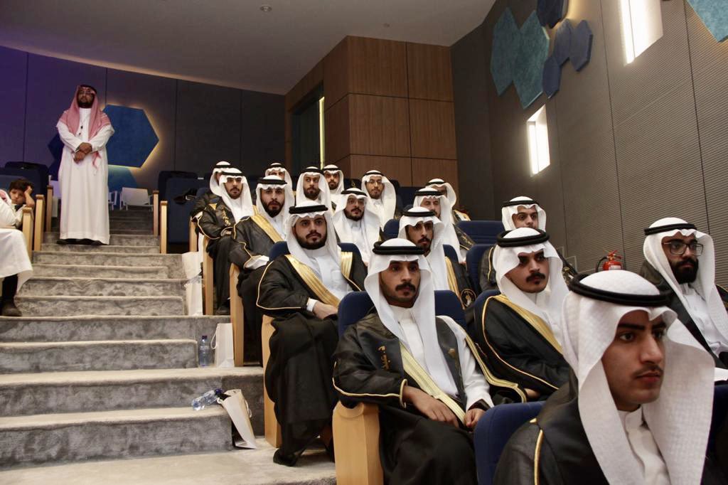 Alsolami_MD's tweet image. حفل #تخرج_كلية_طب_حائل كان من أبهج الأيام للخريجين والخريجات والآباء والأمهات ولنا كأعضاء هيئة التدريس. حفل قام بسواعد الطلبة متعددي المواهب بشطري الكلية. كان فخرنا كبير بهم كلهم. اسأل الله لهم جميعاً التوفيق والنجاح في حياتهم العلمية والعملية.