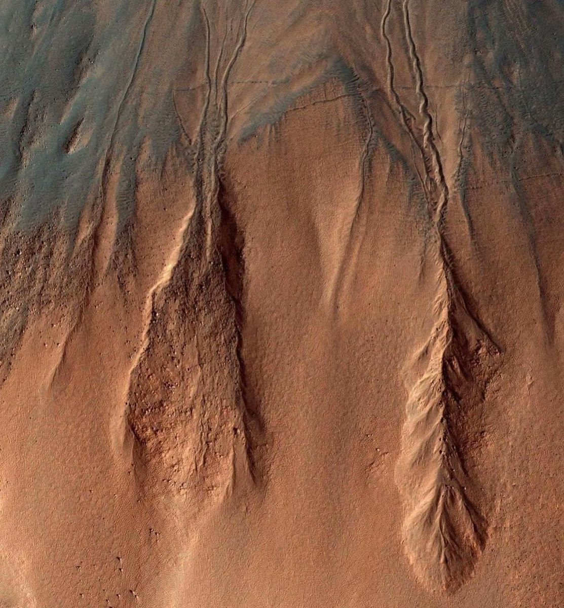 cortexcreatives's tweet image. PHOTOGRAPHY: Off-world shots taken from NASA’s public library 🪐