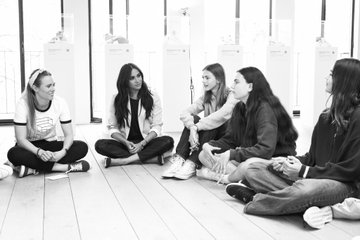 DBrown99944's tweet photo. Our feminist Icon #MeghanMarkle #ProjectFearless
https://t.co/z5EQKmG9v5 https://t.co/lBqsXSnRFO