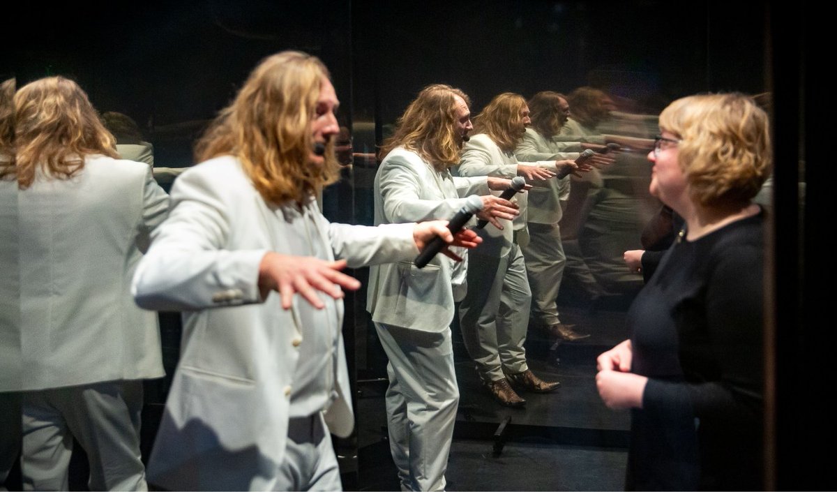 LaVillette's tweet photo. #KurtDemey présente Réalités à la Villette. Un spectacle où l'artiste multidisciplinaire offre une performance surréaliste mettant à nu notre désir de saisir le sens caché des choses. 💫

🔮Kurt Demey |Réalités
📆 du 16 au 19.06.2022
🎟️ Billeterie : https://t.co/6GqW5AmBoG https://t.co/P59ZGkOrlE