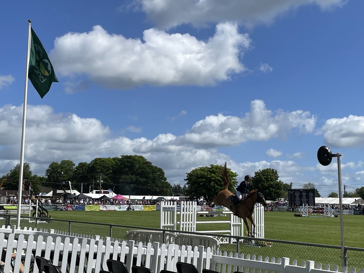 A great weekend at the South of England show! ☀️
Congratulations to Ben Walker on Creevy Pacino Cruise taking first place in the Dinnages Grand Prix on Saturday 🐎  <a href="/SouthEngShows/">South of England Shows</a>