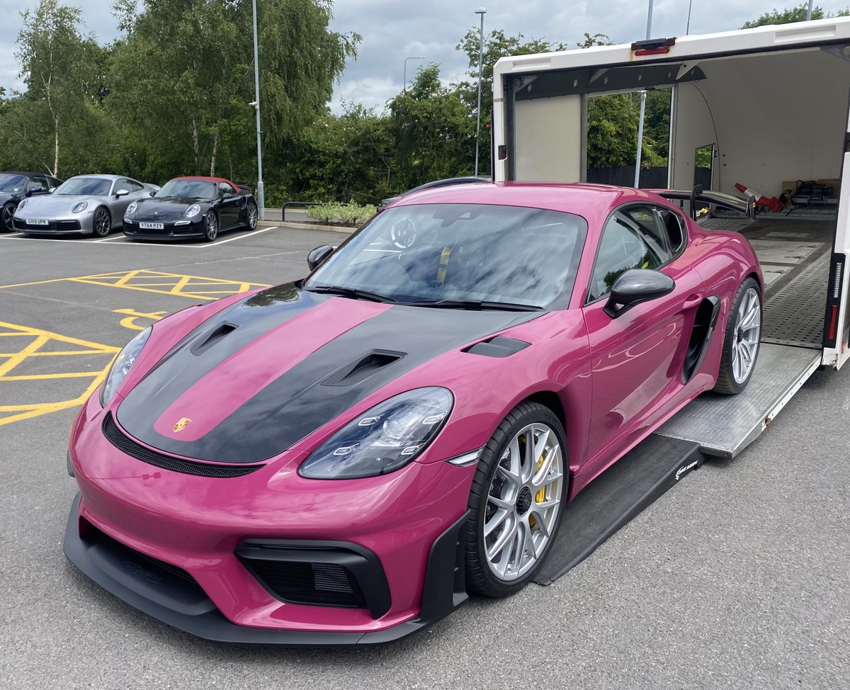 BeechesRecovery's tweet photo. Pink to make the boys wink!

Today we collected rs_23wn's striking Rubystone Red (Ruby Star) Porsche 718 Cayman GT4 RS from @porschewolves to Monza Detailing for fitment of paint protection film

#PorscheGT4RS #PaintToSample #GT4RS #CarDelivery #BeechesRecovery https://t.co/qbPxrFBAHo