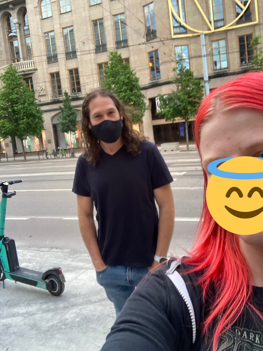 alIthemadmen's tweet photo. i just met ray on my way back to the queue??? sweetest person ever https://t.co/qCOK0YOKV5