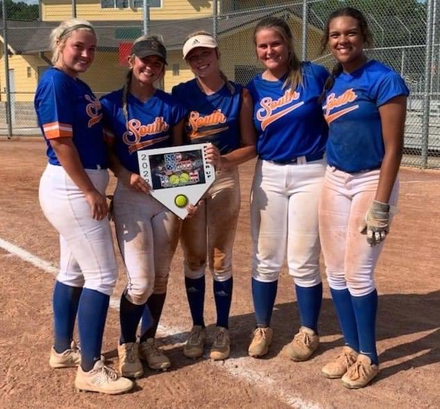 SouthsideSB22's tweet photo. Some of our girls competing this Summer!! #PantherSoftball https://t.co/k0QZOqVEjc