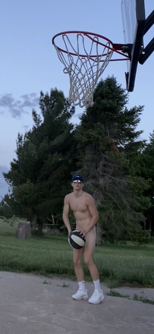 1v1? Loser has to&hellip;. https://t.co/Zw2QRa9v2w