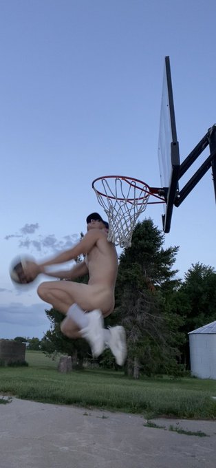 1v1? Loser has to&hellip;. https://t.co/Zw2QRa9v2w