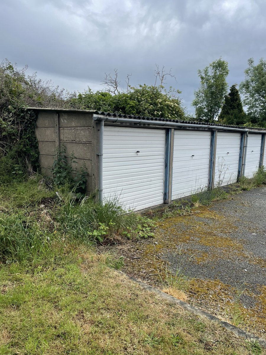 richards_james's tweet photo. @chrisjones4seal @FlintshireCC still no joy in getting all the growth cut and removed from the garages Hawthorn View Sealand #keepreporting #nothingbeingdone https://t.co/CW8XcxmBpP