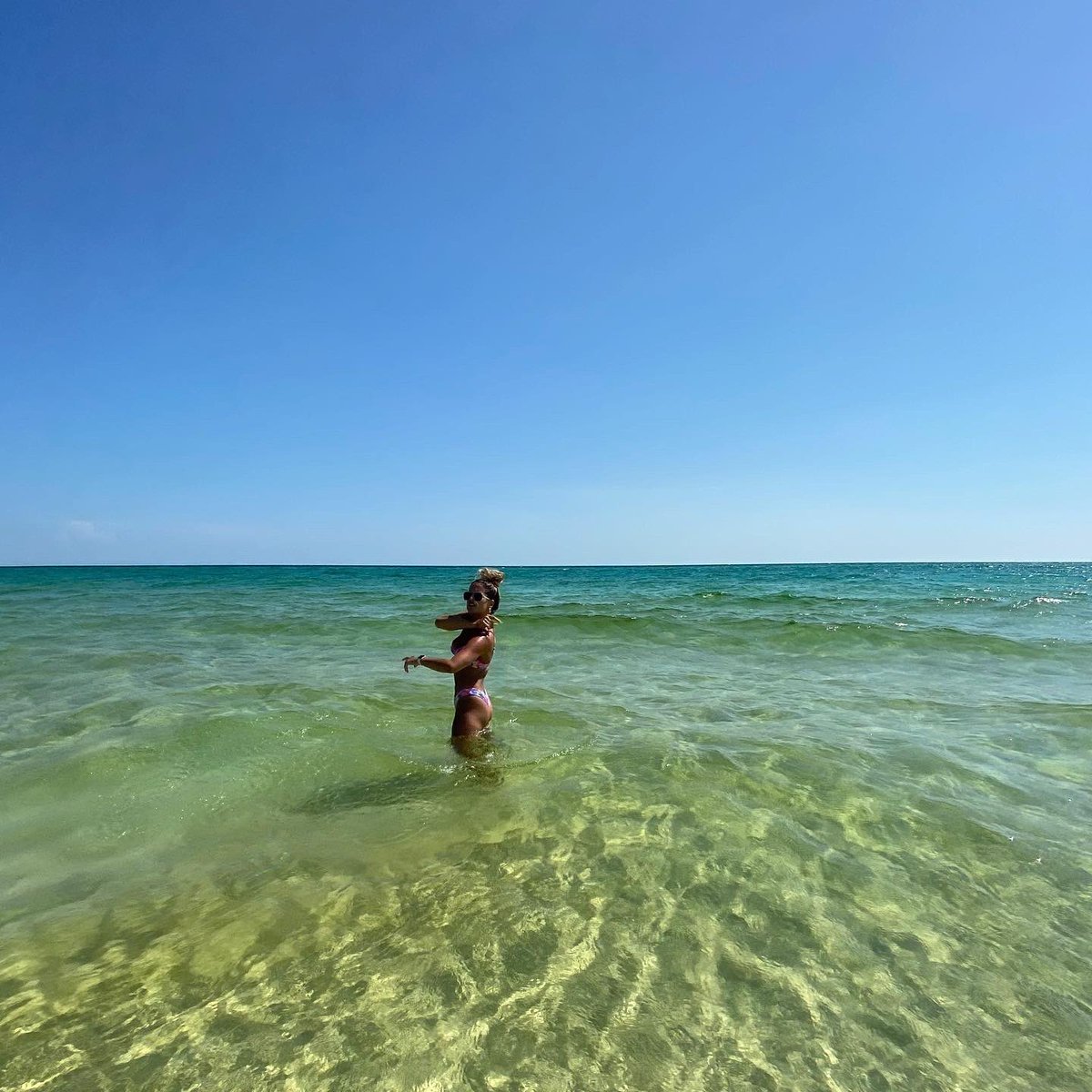 TaylorVahle's tweet photo. ☀️🏝🚤👙 https://t.co/OdJEQlCu5V