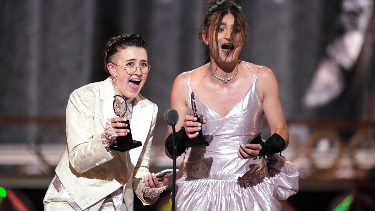 lucy moss                     toby marlow
being the                      being the
youngest-ever              first 
female director            non-binary
of a broadway              tony winner
musical

                          🤝

               six making history