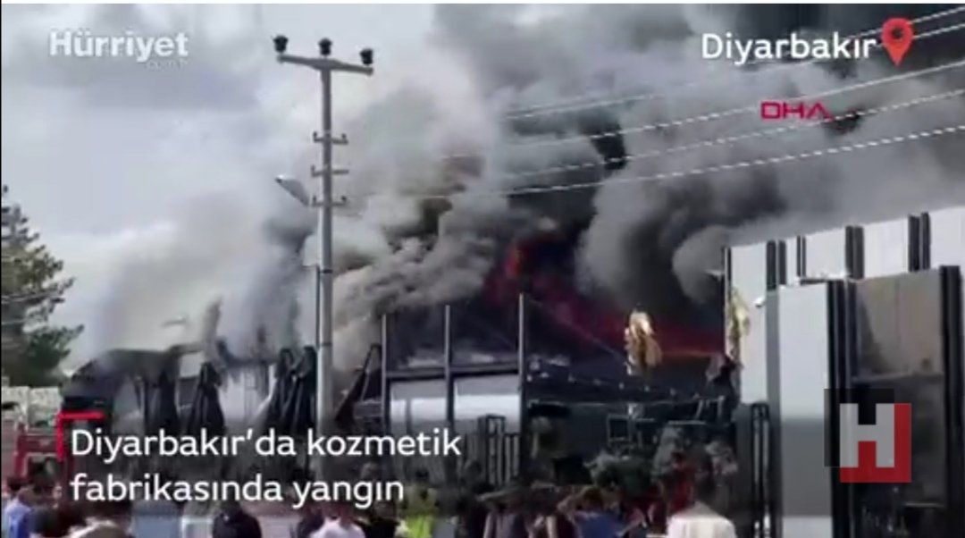sespartibaglar's tweet photo. Diyarbakır'da Organize Sanayi Bölgesi'nde (OSB), kozmetik firmasının imalathanesinde çıkan yangında yaralanmaların ve ölümlerin olmaması büyük şanş. Olayı yaşayan vatandaşlarımıza ve firma yetkililerine geçmiş olsun dileklerimizi iletiyoruz.
#Diyarbakır https://t.co/diewf8yWrg