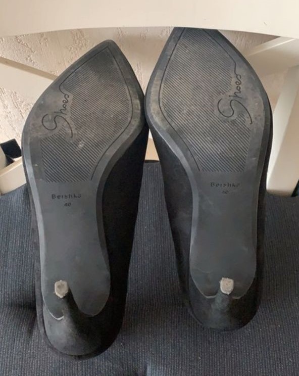 MissKate_IRL's tweet photo. J'ai des vieux escarpins, vous êtes prêt à raquer combien ? 👠💸

#findoms #domina #soumis #moneyslaves #crypto #cashslave #misskate https://t.co/sz3SFHCtC7