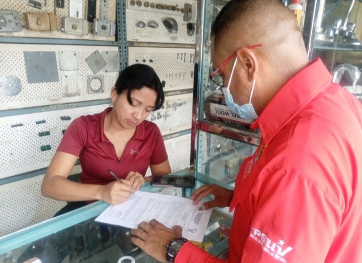 #13jun <a href="/AlcaldiadelMunB/">Alcaldía Municipio Bolívar</a> Cumpliendo las directrices de la Alc. <a href="/LolimarPSUV/">Lolimar Montilla</a> la Dirección de Hacienda Municipal se encuentra desplegada en el Mpio. Bolívar realizando el censo de Actividades Económicas 2022, establecido en el Código Orgánico Tributario

<a href="/Soykarinacarpio/">Karina Carpio</a>
#MundoDePaz