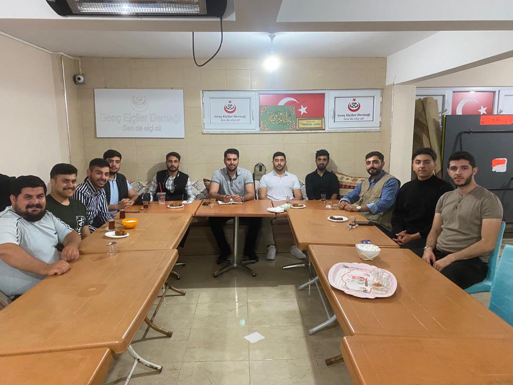 Teşkilat Birimimiz, Haftalık olağan Mahalle Başkanları toplantısını Şahintepe Mahallemizin ev sahipliğinde gerçekleştirdi.

‘’Devler gibi eserler bırakmak için, karıncalar gibi çalışmak lazım.’’