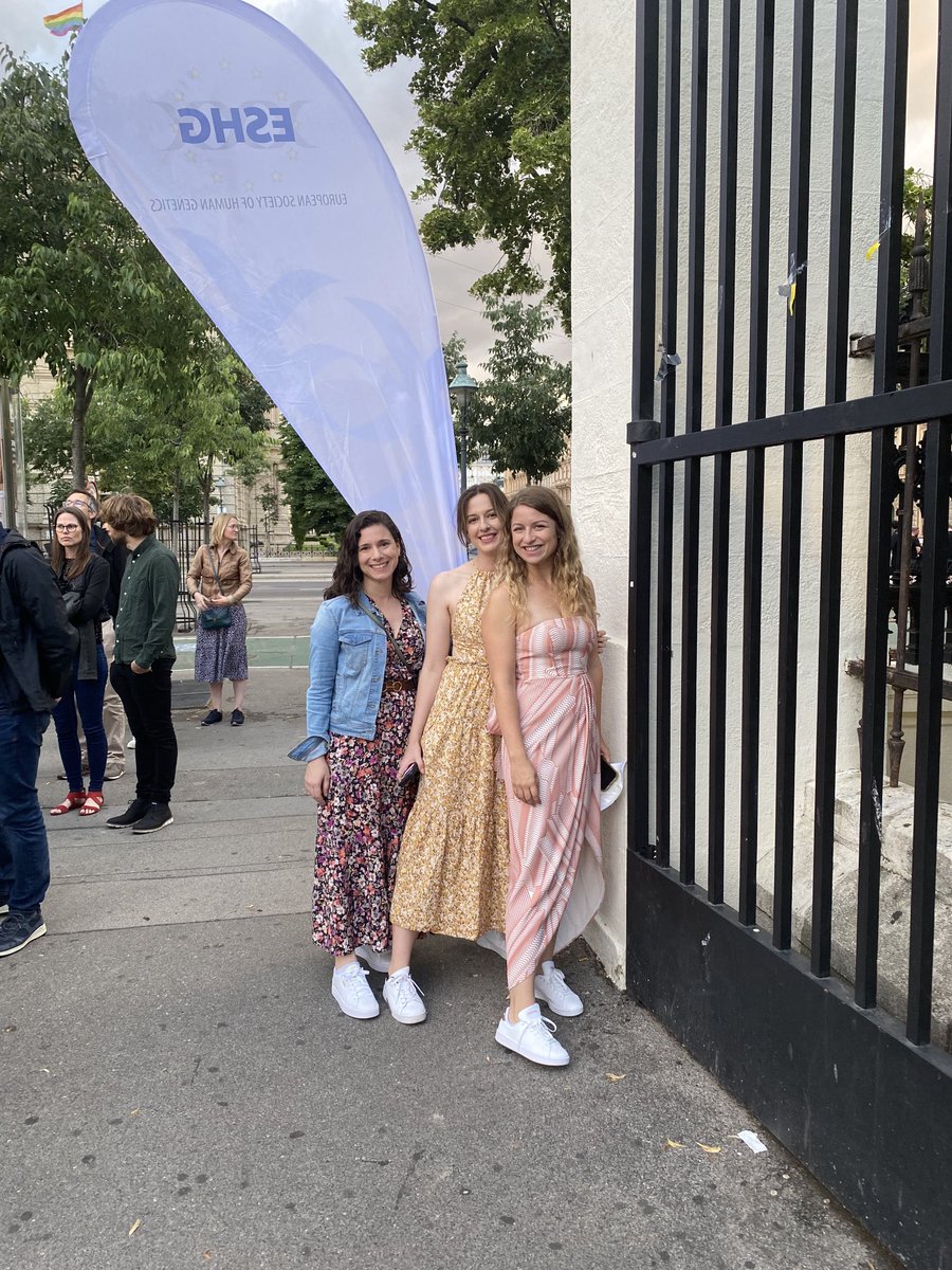 Queensland-based Integrating Genomics into Medicine ⁦@UQDRC⁩ team turns up to #ESHG2022 conference dinner in awesome coordinated outfits. 

Go Team!!

#GCchat ⁦@TatYanes4⁩ ⁦@elliemaas1⁩ ⁦@WallingfordC46⁩