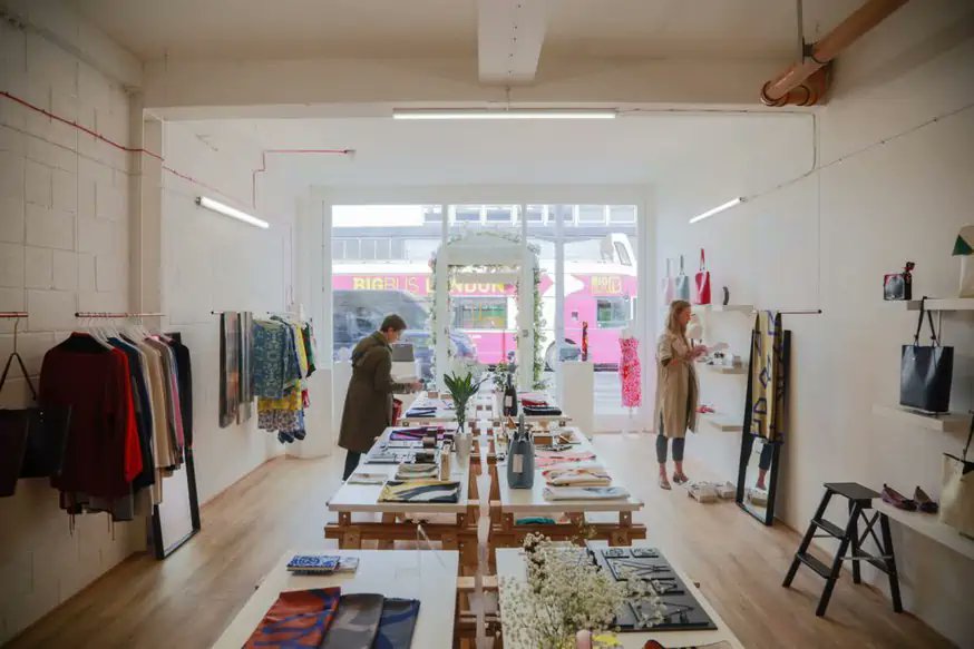 #MondayMotivation for #ecommercebusiness

What is a pop-up shop? Everything you need to know to try short-term retail

Read on➡️ thestorefront.com/mag/what-exact…

#PopUpShop #PopUpStore #EcommerceTips #NewYorkCity