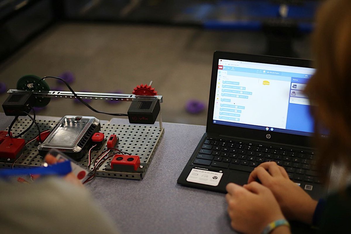 Week two of VEX robotics begins today! Once again, our campers will have the opportunity to build robots, code, and compete! 🤖 #seebluestemcamp #seeblue #seeblueseestem