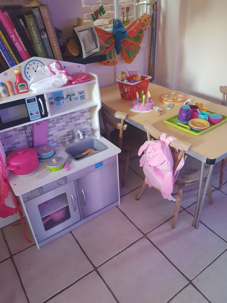 KatieMagnet's tweet photo. All set up for her tomorrow. I am so excited π₯° #magnetkitchen https://t.co/gt0PIXBnAk