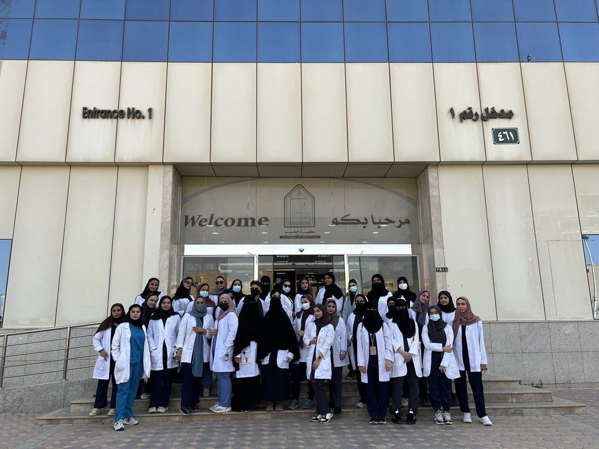 صورة جماعية للدفعة = نهاية سنة دراسية❤️

•First Year•
2nd semester✅
#Imc442