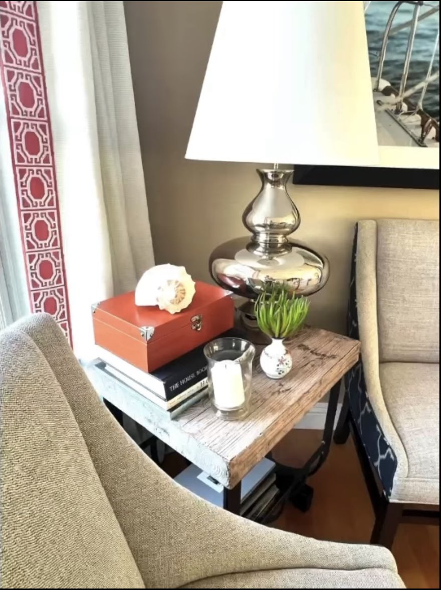 RobertAbbeyInc's tweet image. Loving the summertime vibes in this gorgeous #livingroom by @libbylangdon! Our Audrey #tablelamps in pumpkin add beautiful pops of #color while Pike serves as a #unique #neutral behind the sofa. Don’t forget our Jonathan Adler Hollywood table lamp for a little touch of #glam.