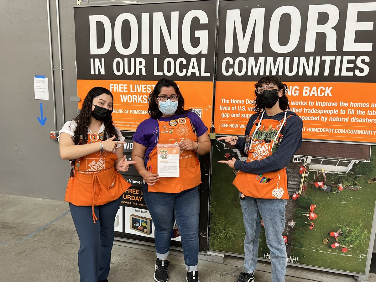 its week 2 and i’m recognizing Cheyenne U. &amp; Joanne P. for their outstanding work this past week in helping us all out in the front end, including helping me transition smoothly from my previous department! i appreciate you ladies greatly and keep up the fantastic work! 🧡