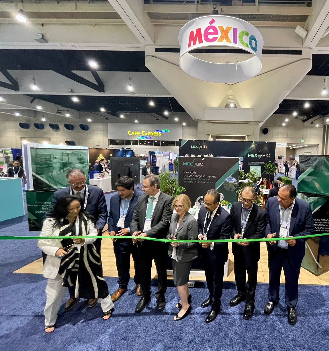 carlos_glezgtez's tweet photo. In 2020, the market value of 🇲🇽’s pharmaceutical industry was valued at $7 billion dollars. Mexico’s pavilion at @BIOConvention is ready to proudly showcase the Mexican biotech industry at @SDConventionCtr.
#MexBio 🧬 #BIO2022 https://t.co/fGnG4KX77v