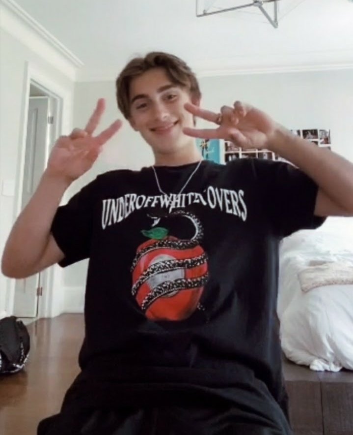 trlsxjohnny's tweet photo. ♡happy birthday giu♡

@glossorlando https://t.co/vvxhKGulYo