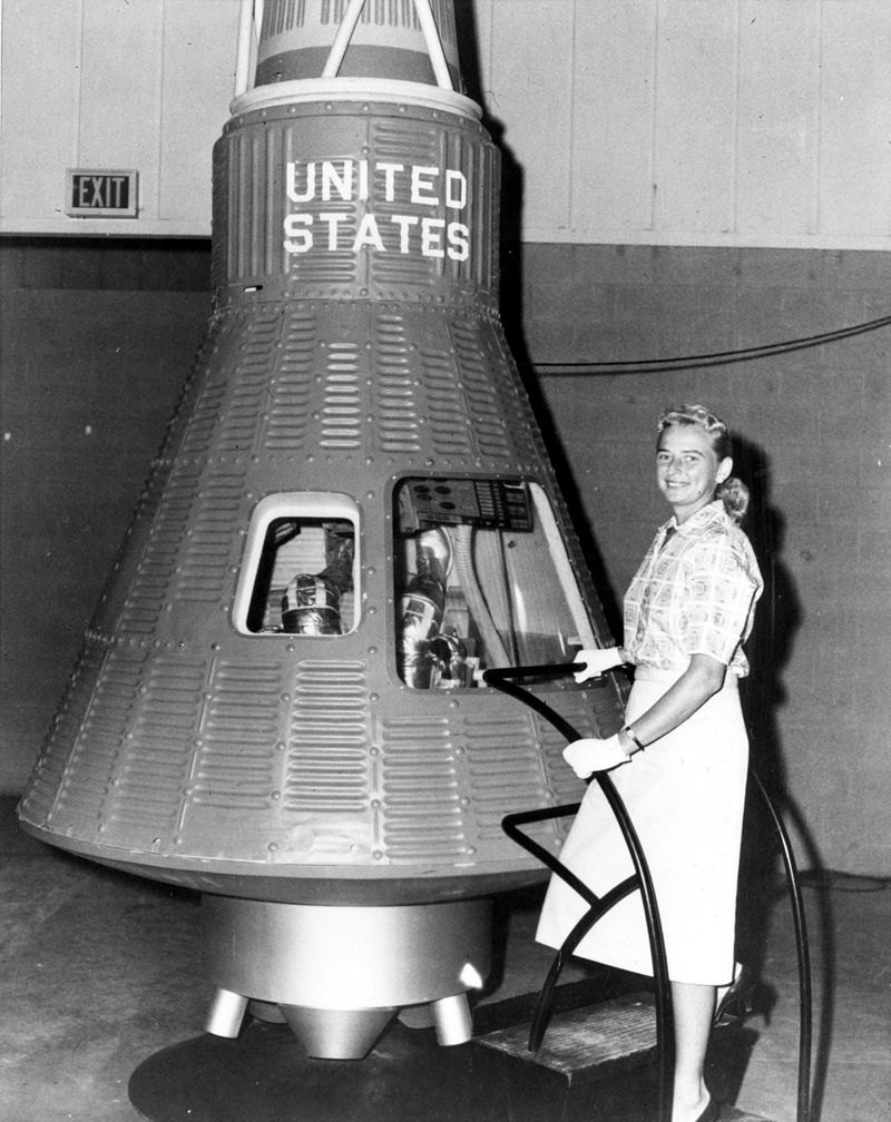 In 1960, Jerrie Cobb became the first woman to pass astronaut fitness tests as part of a privately-funded project. While Jerrie never achieved her dream of going to space, she was an advocate for women in spaceflight: s.si.edu/3D6NJ4X #ShineLikeSally