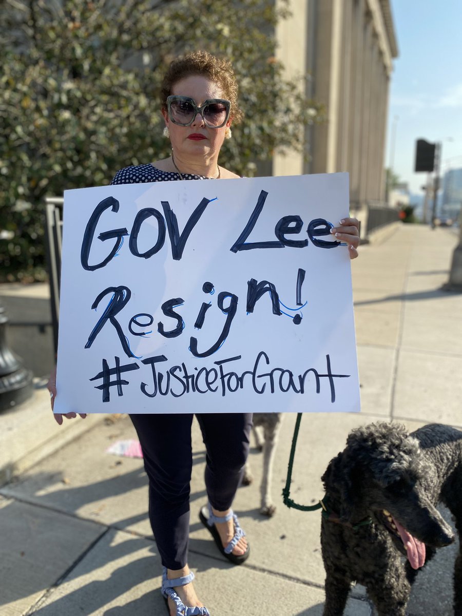 TheTNHoller's tweet photo. JUST NOW AT THE CAPITOL: Friends and supporters call for @GovBillLee’s resignation on the birthday of Grant Solomon, an 18yo Williamson County @GCALions student who died in Gallatin in 2020 with his father as the only witness. @FreedomGracie https://t.co/HO7Tcl65Gl