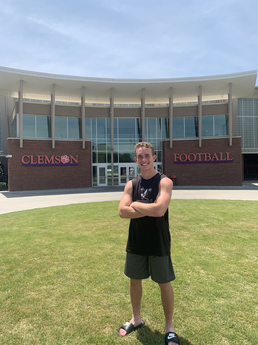 B_Pritchett22's tweet photo. Enjoyed the work and competition @ClemsonFB camp this last weekend. BEST is my standard. No other options. @RidgelandHSFtbl #buildingCHAMPIONS #PREDATORorprey https://t.co/wy7qT1u7F9