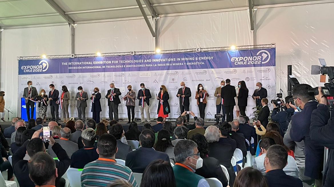 Nos volvemos a reunir en <a href="/exponorcl/">EXPONOR CHILE</a> junto a todo el ecosistema minero para relevar no solo los avances que ha tenido la industria en los últimos años, sino también para destacar el rol que tiene nuestra minería para fomentar la electromovilidad y combatir el cambio climático ♻️